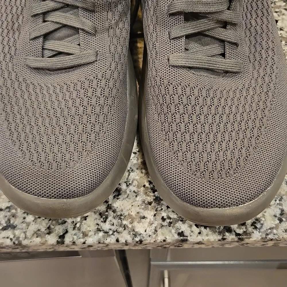 KIZIK ROAMER HANDS FREE SLIP-ON SNEAKER IN GRAPHITE. SIZE M 11.5 W 13...